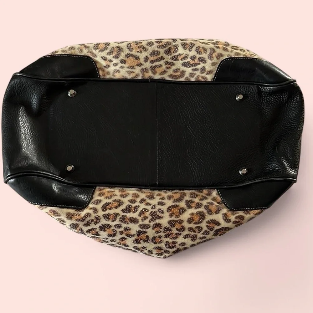 Brown and Black Leopard Print Travel Bag with Ample Storage - Picture 6 of 7